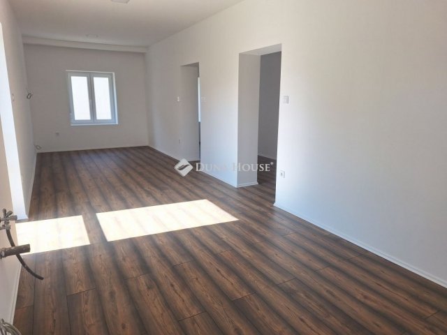 Eladó családi ház, Pellérden 72.9 M Ft, 3 szobás