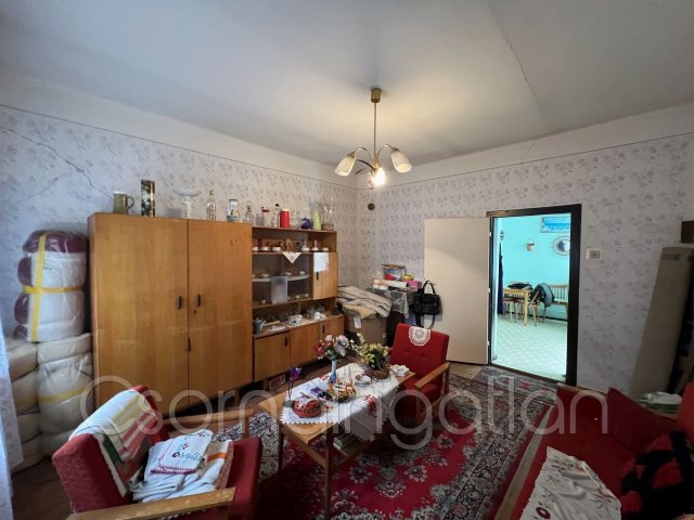 Eladó családi ház, Csornán 31.5 M Ft, 2 szobás
