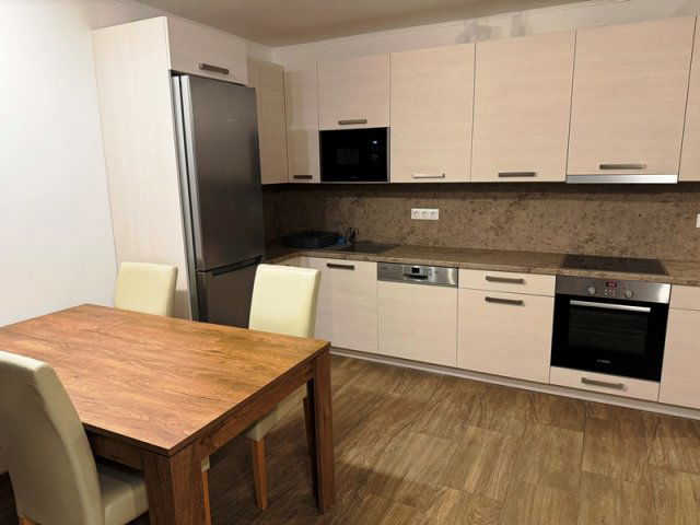 Kiadó téglalakás, albérlet, Pécsett, Megyeri téren, 2 szobás