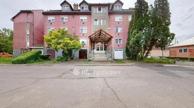 Eladó téglalakás, Vásárosnaményben 27 M Ft, 2 szobás