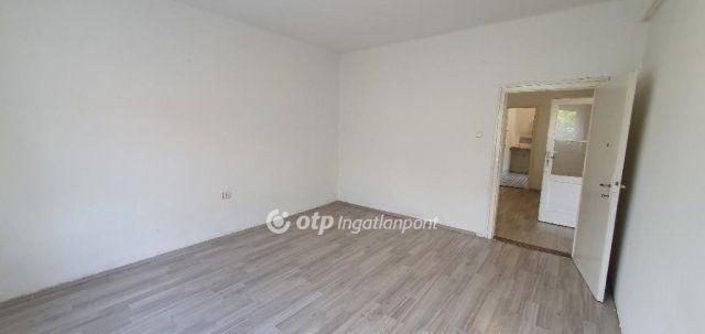 Eladó családi ház, Devecseren 18.9 M Ft, 2 szobás