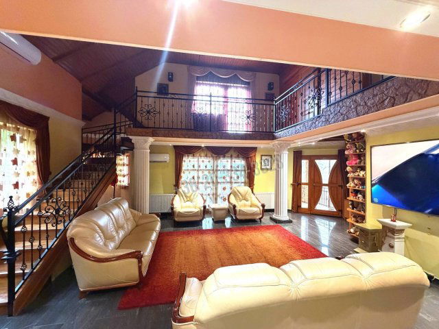 Eladó családi ház, Gödöllőn 205 M Ft, 7 szobás