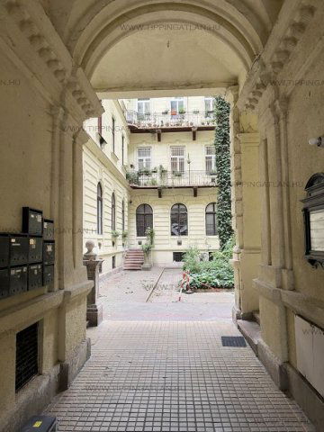 Eladó téglalakás, Budapesten, VI. kerületben, Izabella utcában