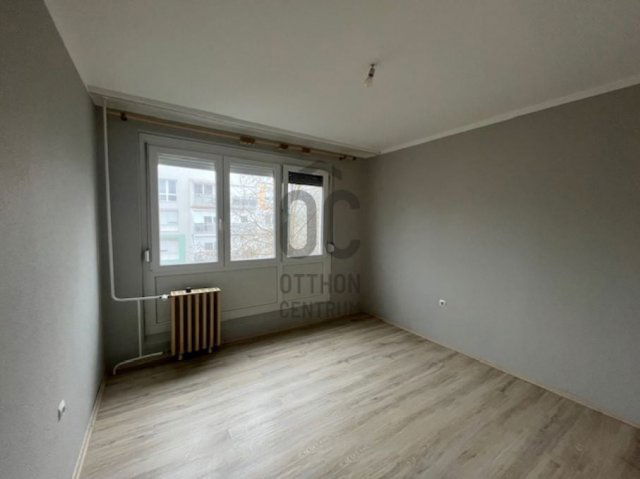 Kiadó panellakás, albérlet, Pakson 130 E Ft / hó, 2 szobás