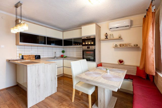 Eladó családi ház, Balatonalmádiban 309 M Ft, 10 szobás