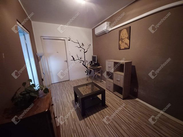 Eladó panellakás, Debrecenben 50 M Ft, 3+1 szobás
