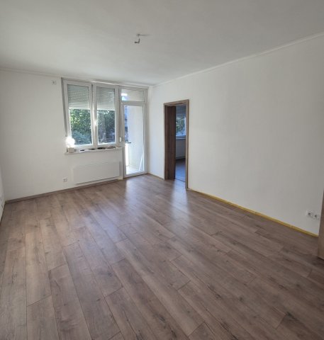Eladó téglalakás, Esztergomban 58 M Ft, 2 szobás