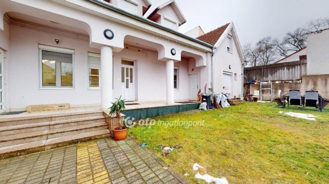 Eladó téglalakás, Nyíregyházán 112.8 M Ft, 3 szobás