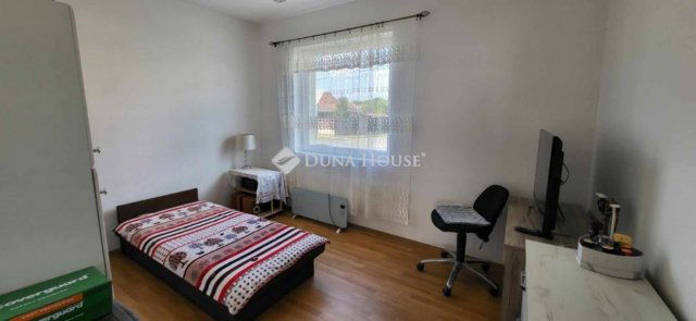 Eladó családi ház, Jászfényszarun 50 M Ft, 5 szobás