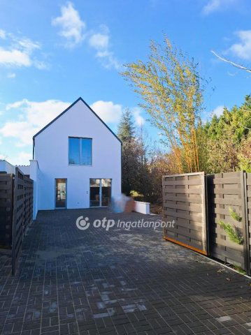 Eladó ikerház, Balatonakarattyán 169 M Ft, 4 szobás