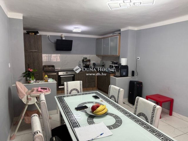 Eladó családi ház, Siklóson 50 M Ft, 5 szobás