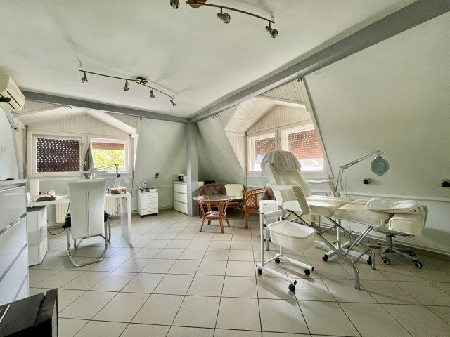 Eladó üzlethelyiség, Sárváron, Hunyadi János utcában 28.9 M Ft