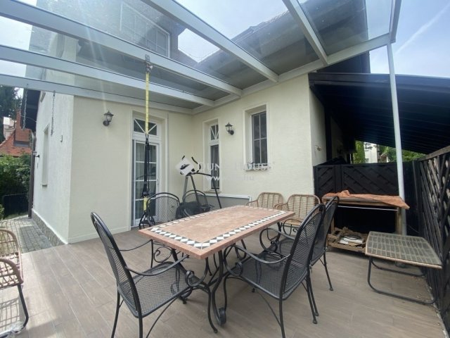 Eladó családi ház, Solymáron 251.9 M Ft, 5 szobás