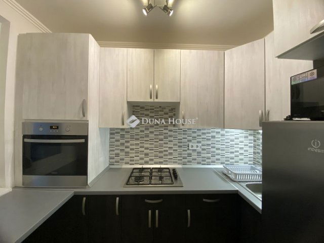 Eladó panellakás, Szegeden 40 M Ft, 1 szobás