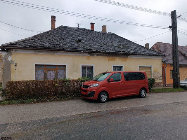 Eladó sorház, Devecseren, Szabadság téren 10.8 M Ft, 2+1 szobás