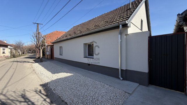 Eladó családi ház, Kiskunfélegyházán 38.8 M Ft, 2 szobás