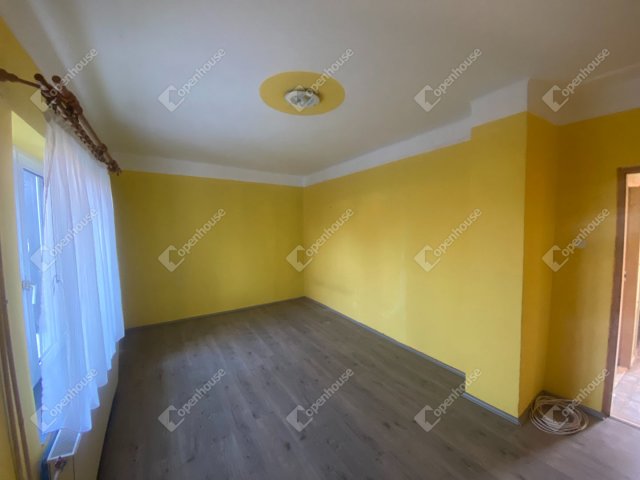 Eladó ikerház, Hegyeshalomban 32 M Ft, 2 szobás