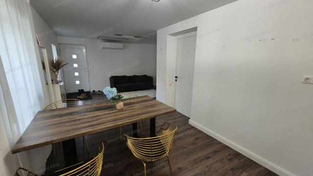 Eladó családi ház, Fertőszentmiklóson 78.9 M Ft, 5 szobás