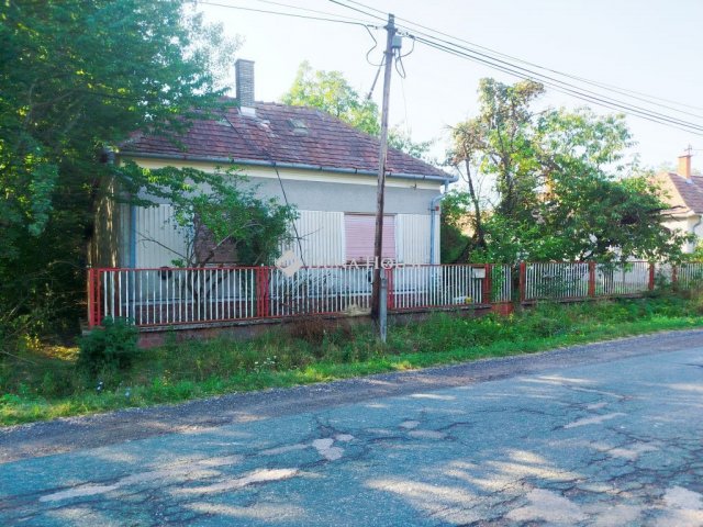 Eladó családi ház, Szőcén 8.9 M Ft, 2+1 szobás