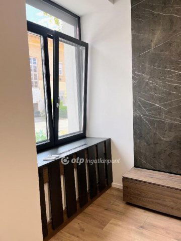 Eladó téglalakás, Pécsett 79.9 M Ft, 2 szobás