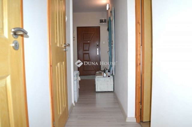 Eladó panellakás, Debrecenben 69.9 M Ft, 3 szobás