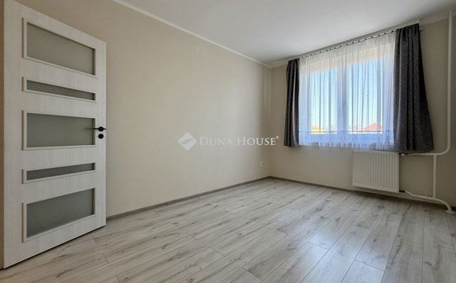 Eladó panellakás, Pápán 43.99 M Ft, 2 szobás