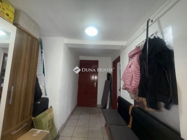 Eladó családi ház, Vecsésen 80 M Ft, 3 szobás