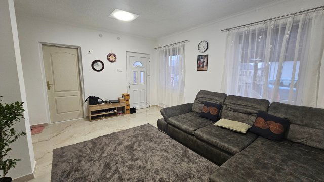 Eladó családi ház, Jászárokszálláson 29.99 M Ft, 2 szobás