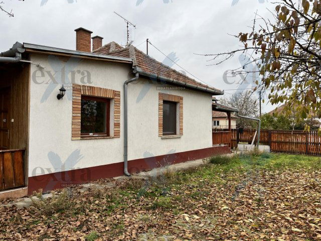 Eladó családi ház, Kisszálláson 24 M Ft, 4 szobás