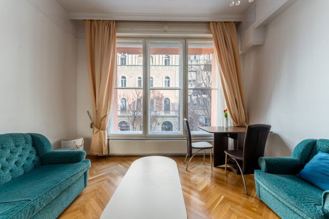 Eladó téglalakás, Budapesten, V. kerületben, Semmelweis utcában