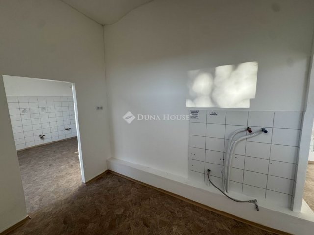 Eladó téglalakás, Budapesten, XX. kerületben 40 M Ft, 1 szobás