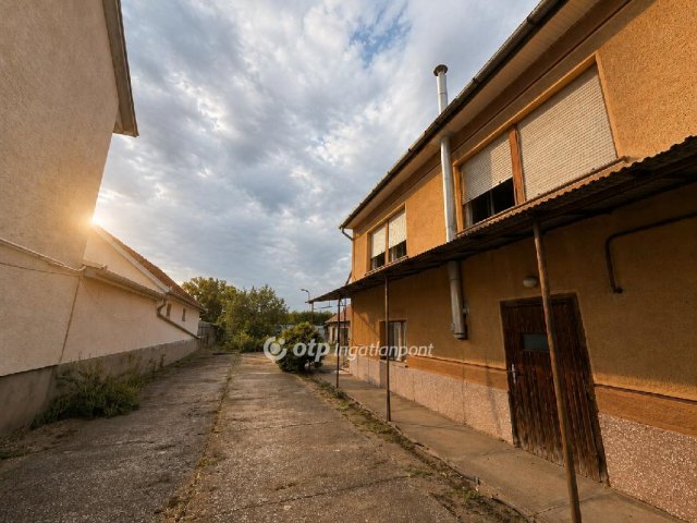 Eladó családi ház, Kiskőrösön 41.99 M Ft, 4+1 szobás