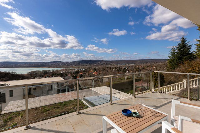 Eladó téglalakás, Balatonfűzfőn, Hóvirág utcában 399 M Ft