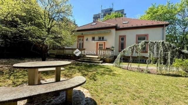 Eladó családi ház, Budapesten, XVI. kerületben 360 M Ft