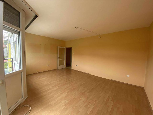 Eladó panellakás, Komlón, Kossuth Lajos utcában 34.9 M Ft