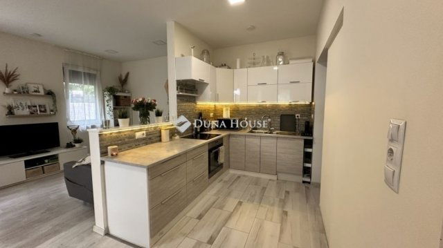 Eladó családi ház, Veresegyházon 105 M Ft, 4 szobás