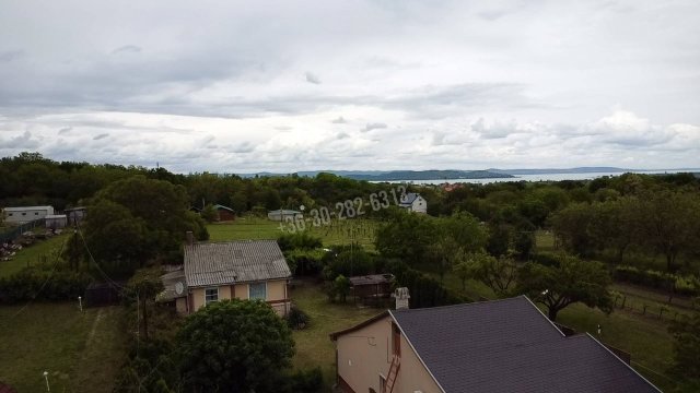 Eladó nyaraló, Balatonföldváron 105 M Ft, 7 szobás