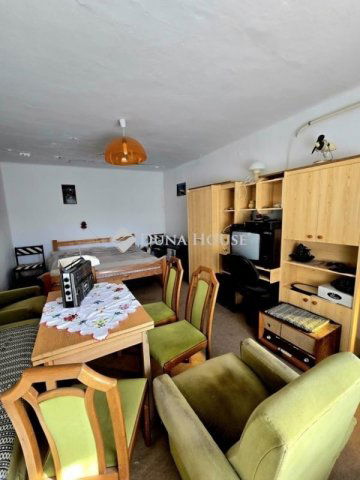 Eladó családi ház, Pécsett 13.9 M Ft, 1 szobás