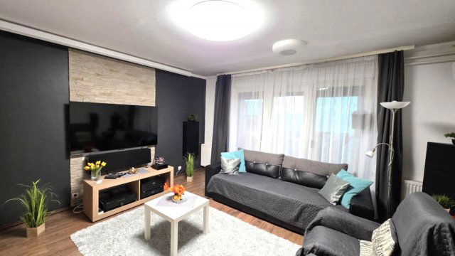 Eladó téglalakás, Szolnokon 42.9 M Ft, 3 szobás