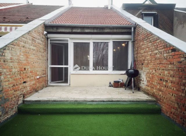 Eladó téglalakás, Perbálon 89.9 M Ft, 4 szobás