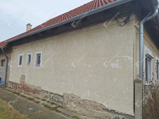 Eladó családi ház, Fertődön 90 M Ft, 3+1 szobás