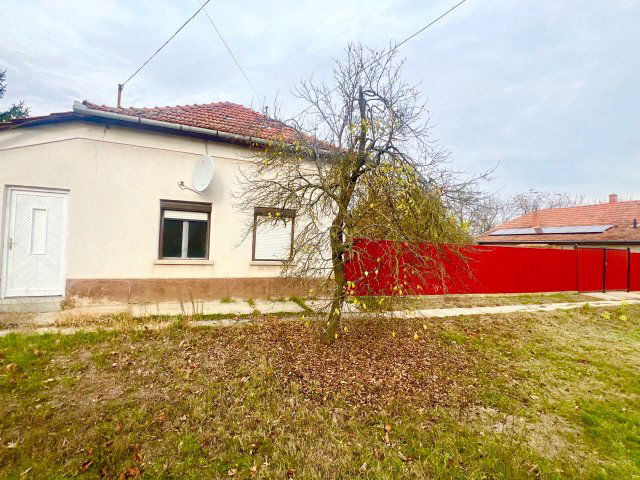 Eladó családi ház, Tótkomlóson 4 M Ft, 3 szobás