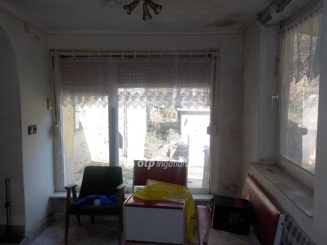 Eladó családi ház, Kaposváron 9.6 M Ft, 1 szobás