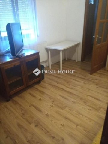 Eladó ikerház, Debrecenben 65 M Ft, 3 szobás