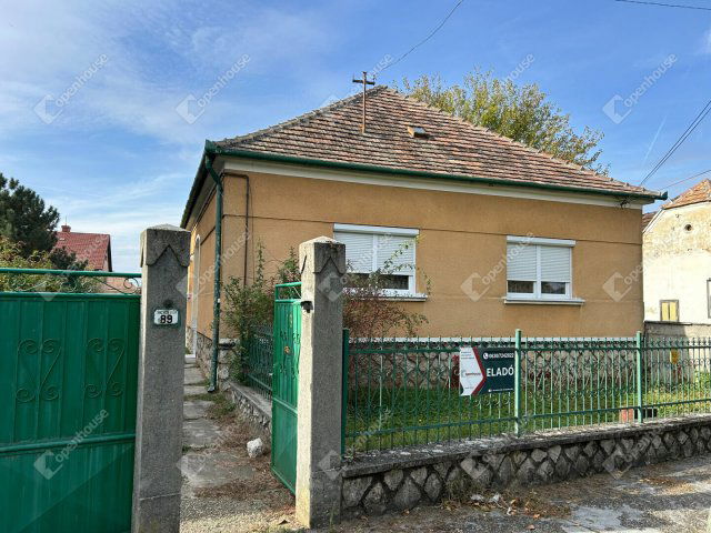 Eladó családi ház, Kapuváron 53 M Ft, 3 szobás