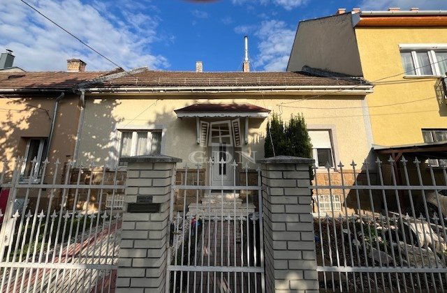 Eladó családi ház, Budapesten, XIV. kerületben 185 M Ft