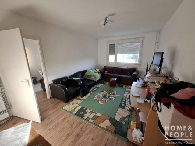 Eladó téglalakás, Szegeden 52.99 M Ft, 3 szobás