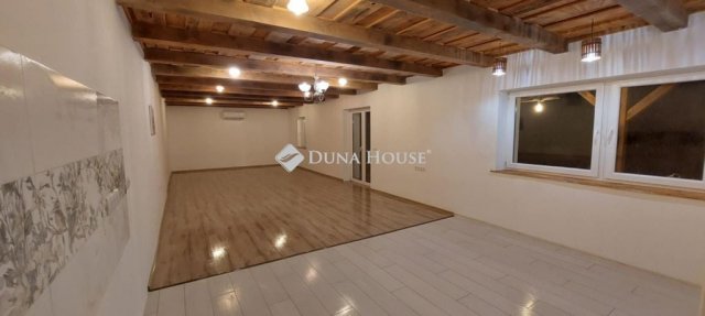 Eladó családi ház, Vértesbogláron 74.9 M Ft, 2 szobás