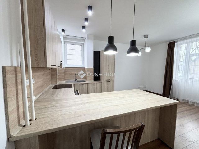 Eladó téglalakás, Debrecenben 84 M Ft, 3 szobás