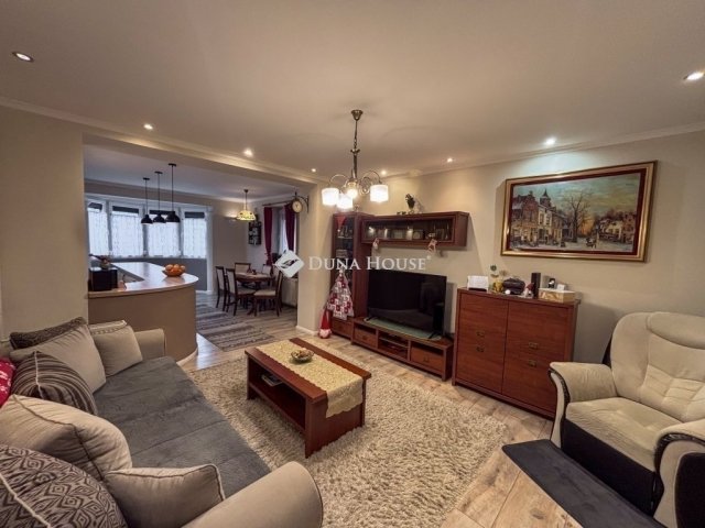 Eladó téglalakás, Dunakeszin 95 M Ft, 3 szobás